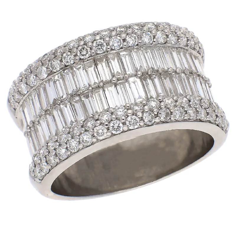 Dainty Rings For Minimalist Look-18K White Gold Baguette & Round Brilliant Cut Diamond Band Ring